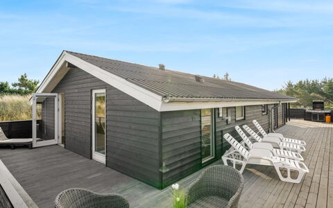 Teoline - 500M to the Fjord: Hus, Hjem, Dør, Tag, Sommerhus, Estate, Have, Skygge, Sidespor, Gård