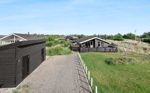 Teoline - 500M to the Fjord: Hus, Hjem, Dør, Tag, Sommerhus, Estate, Have, Skygge, Sidespor, Gård