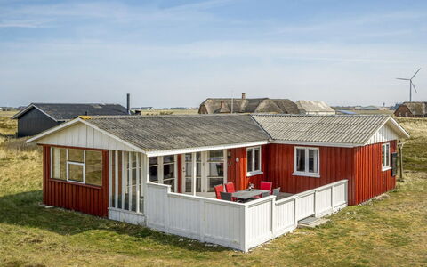 Hansen - 75M from the Sea: Træ, Tag, Arkitektur, Hjem, Hus, Sommerhus, Sidespor, Hårdttræ, Hældning, Estate