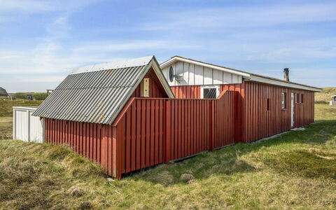 Hansen - 75M from the Sea: Træ, Tag, Arkitektur, Hjem, Hus, Sommerhus, Sidespor, Hårdttræ, Hældning, Estate