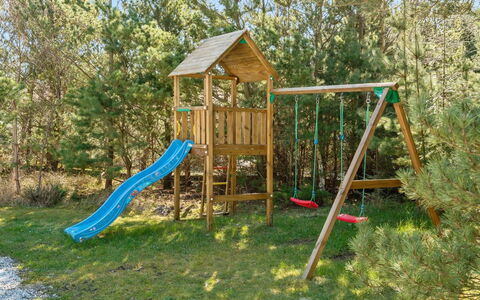 Anegrete - 900M from the Sea: Legepladsudstyr, Legetøjsrutsjebane, Have, Chute, Legeplads, Backyard