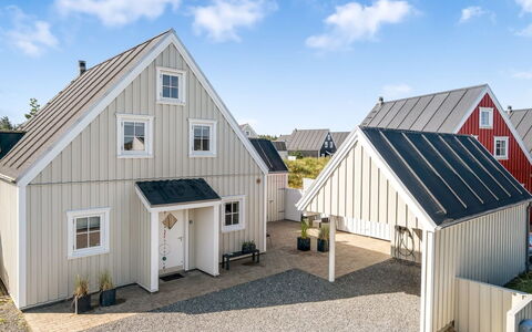 Ingmarie - 1Km from the Sea: Tag, Hus, Hjem, Sommerhus, Sidespor, Estate, Indkørsel, Garden Bygninger, Gård, Skur