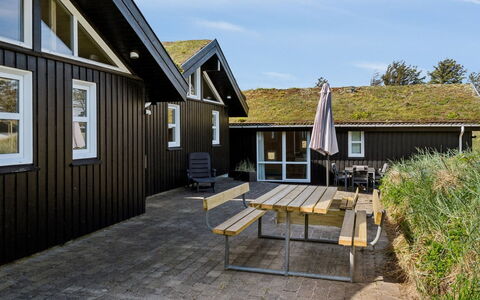 Alrune - 800M from the Sea: Græs, Træ, Landdistrikt, Busk, Sommerhus, Tag, Almindeligt, Land Lot, Hjem, Bunddække
