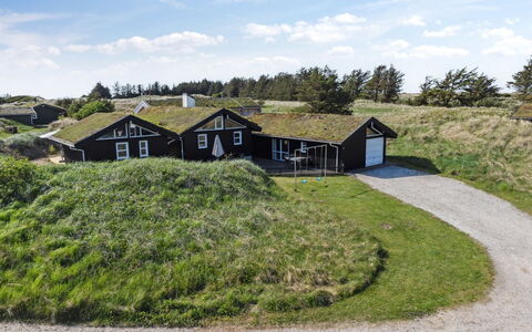Alrune - 800M from the Sea: Græs, Træ, Landdistrikt, Busk, Sommerhus, Tag, Almindeligt, Land Lot, Hjem, Bunddække