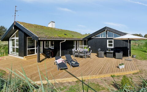 Alrune - 800M from the Sea: Græs, Træ, Landdistrikt, Busk, Sommerhus, Tag, Almindeligt, Land Lot, Hjem, Bunddække