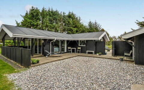 Eivy - 1Km from the Sea: Tag, Arkitektur, Hjem, Sommerhus, Skygge, Estate, Indkørsel, Landscaping, Have, Gård