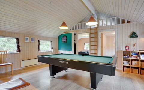 Alhed - 650M from the Sea: Møbel, Indretning, Stol, Gulvbelægning, Bord, Udvej, Etage, Loft, Værelse, Eco Hotel