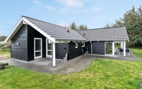 Alhed - 650M from the Sea: Møbel, Indretning, Stol, Gulvbelægning, Bord, Udvej, Etage, Loft, Værelse, Eco Hotel