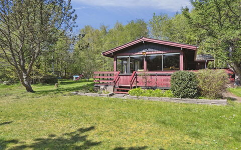Therbern - 1.7Km from the Sea: Bygning, Hus, Vindue, Hjem, Tag, Boligområde, Busk, Sommerhus, Land Lot