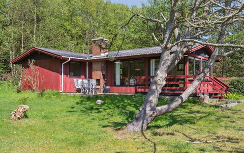 Therbern - 1.7Km from the Sea: Bygning, Hus, Vindue, Hjem, Tag, Boligområde, Busk, Sommerhus, Land Lot