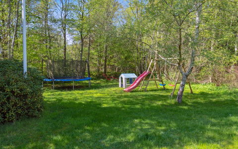 Therbern - 1.7Km from the Sea: Bygning, Hus, Vindue, Hjem, Tag, Boligområde, Busk, Sommerhus, Land Lot