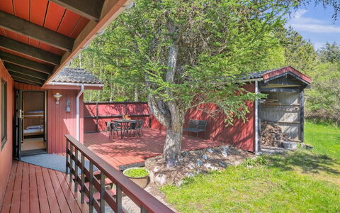 Therbern - 1.7Km from the Sea: Bygning, Hus, Vindue, Hjem, Tag, Boligområde, Busk, Sommerhus, Land Lot