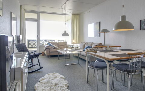 Rubi - 50M from the Sea: Loft, Gulvbelægning, Indretning, Etage, Kompositmateriale, Møbel, Udvej, Hotel, Design, Dagslys