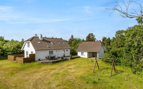 Thorben - 3.5Km from the Sea: Græs, Bygning, Hus, Hjem, Sommerhus, Tag, Landdistrikt, Græs-, Land Lot, Almindeligt