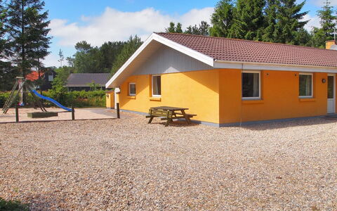 Billing - 11Km from the Sea: Hus, Tag, Hjem, Boligområde, Sommerhus, Estate, Skygge, Gård, Stuehus, Indkørsel
