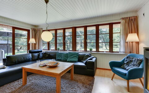 Satzur - 800M from the Sea: Møbel, Indretning, Gulvbelægning, Couch, Etage, Træ, Loft, Stue, Hjem, Værelse