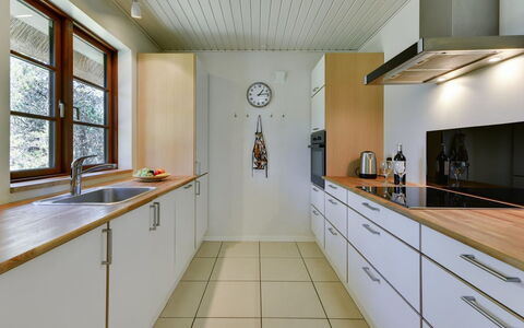 Satzur - 800M from the Sea: Køkken, Countertop, Gulvbelægning, Indretning, Cabinetry, Træ, Køkken Apparat, Etage, Sanitærarmatur, Loft