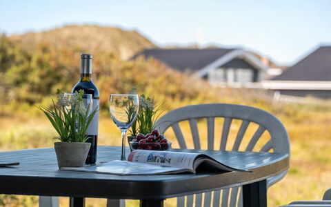 Janni - 250M from the Sea: Tag, Hus, Hjem, Sommerhus, Sidespor, Estate, Indkørsel, Garden Bygninger, Gård, Skur