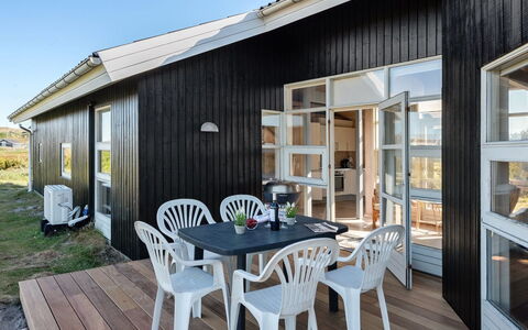 Janni - 250M from the Sea: Tag, Hus, Hjem, Sommerhus, Sidespor, Estate, Indkørsel, Garden Bygninger, Gård, Skur