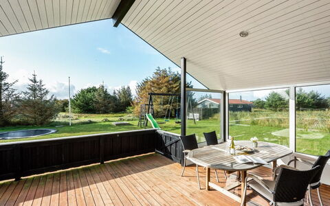 Faye - 600M from the Sea: Svømmepøl, Ferieby