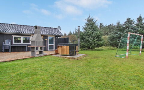 Faye - 600M from the Sea: Svømmepøl, Ferieby