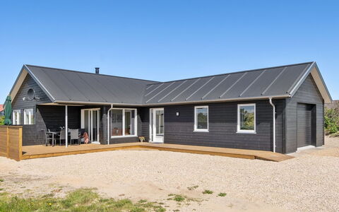 Alvhild - from the Sea: Træ, Tag, Arkitektur, Hjem, Hus, Sommerhus, Sidespor, Hårdttræ, Hældning, Estate