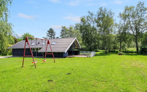 Ejvi - 700M from the Sea: Gulvbelægning, Væg, Etage, Indretning, Træ, Loft, Trægulve, Belysning, Møbel, Laminat Gulv