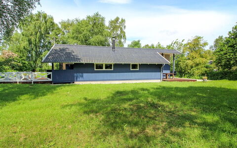 Ejvi - 700M from the Sea: Gulvbelægning, Væg, Etage, Indretning, Træ, Loft, Trægulve, Belysning, Møbel, Laminat Gulv