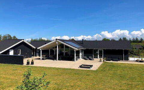 Ancel - 1.7Km from the Sea: Svømmepøl, Udendørs Møbler, Møbel, Udvej, Flise, Eco Hotel, Skygge, Stol, Fritid, Estate