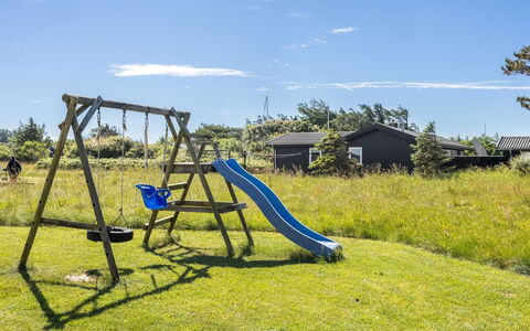 Uffi - 300M from the Sea: Blå, Græs, Legetøjsrutsjebane, Land Lot, Legepladsudstyr, Lawn, Chute, Have, Skygge, Eng