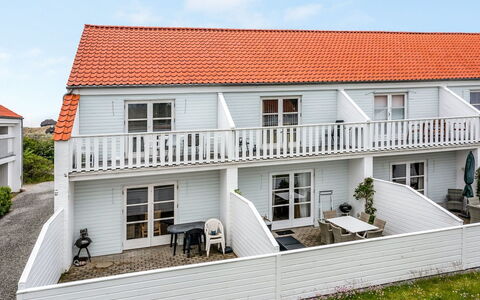 Enrica - 1Km from the Sea: Hjem, Trappe, Altan, Gelænder, Veranda, Skydevindue, Estate, Skygge, Sidespor, Dæk