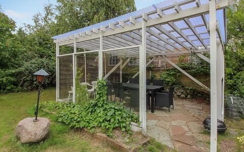 Starki - 800M from the Sea: Have, Skygge, Udendørs Struktur, Backyard, Metal, Garden Bygninger, Gård, Pergola, Udendørs Møbler