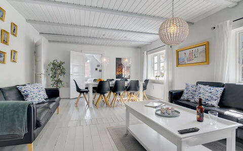 Starki - 800M from the Sea: Møbel, Indretning, Træ, Couch, Gulvbelægning, Stue, Loft, Hjem, Etage, Belysning
