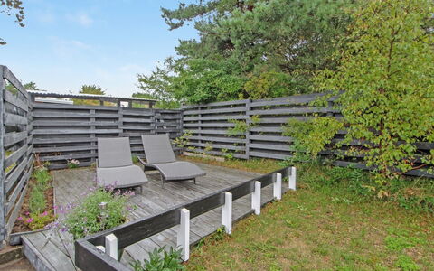 Fasti - 300M from the Sea: Græs, Busk, Hus, Have, Hjem, Sommerhus, Land Lot, Lawn, Bunddække