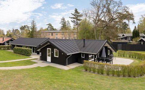 Ruut - 200M from the Sea: Gulvbelægning, Væg, Etage, Indretning, Træ, Loft, Trægulve, Belysning, Møbel, Laminat Gulv