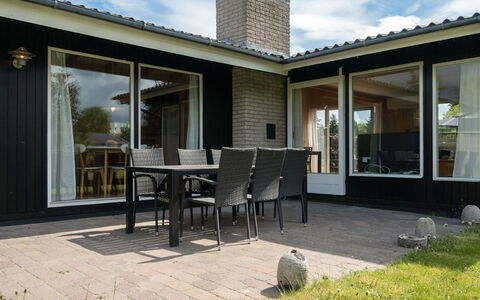 Morle - 600M from the Sea: Veranda, Hjem, Sommerhus, Skygge, Udendørs Møbler, Estate, Stol, Gård, Gårdhave, Sidespor