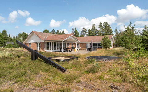 Nana - 4Km from the Sea: Hjem, Sommerhus, Veranda, Hårdttræ, Sidespor, Dæk, Skygge, Planke, Estate, Garden Bygninger