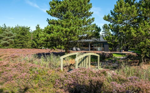 Tea - 2.7Km from the Sea: Busk, Urban Design, Bunddække, Mursten, Lejlighed, Estate, Murværk, Altan, Landscaping