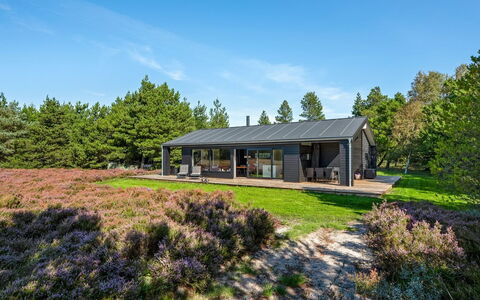 Tea - 2.7Km from the Sea: Busk, Urban Design, Bunddække, Mursten, Lejlighed, Estate, Murværk, Altan, Landscaping