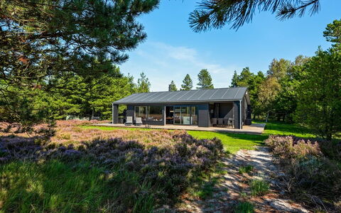 Tea - 2.7Km from the Sea: Busk, Urban Design, Bunddække, Mursten, Lejlighed, Estate, Murværk, Altan, Landscaping