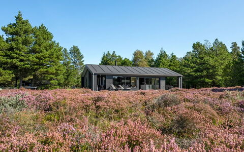 Tea - 2.7Km from the Sea: Busk, Urban Design, Bunddække, Mursten, Lejlighed, Estate, Murværk, Altan, Landscaping