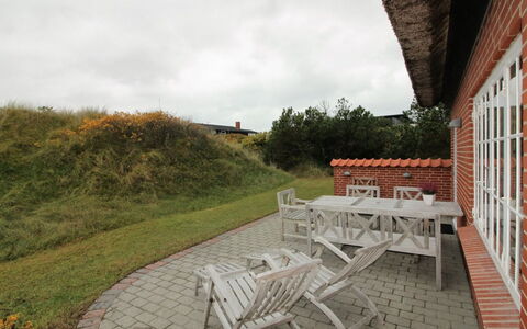 Lioba - 400M from the Sea: Tag, Hus, Hjem, Sommerhus, Sidespor, Estate, Indkørsel, Garden Bygninger, Gård, Skur