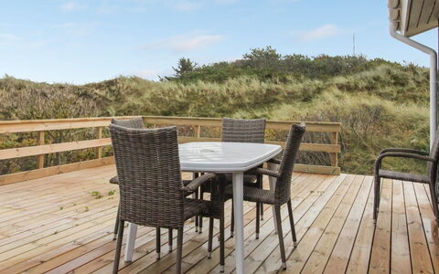 Ami - 200M from the Sea: Træ, Hjem, Veranda, Dæk, Hårdttræ, Tag, Bejdse, Trægulve, Eco Hotel
