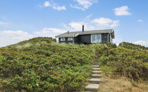 Ami - 200M from the Sea: Træ, Hjem, Veranda, Dæk, Hårdttræ, Tag, Bejdse, Trægulve, Eco Hotel