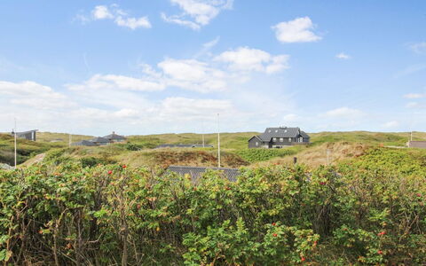 Ami - 200M from the Sea: Træ, Hjem, Veranda, Dæk, Hårdttræ, Tag, Bejdse, Trægulve, Eco Hotel