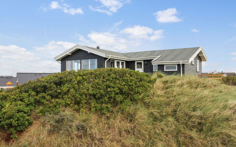 Ami - 200M from the Sea: Træ, Hjem, Veranda, Dæk, Hårdttræ, Tag, Bejdse, Trægulve, Eco Hotel