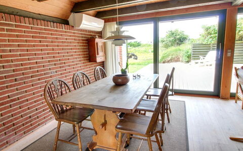 Tofi - 400M from the Sea: Hjem, Sommerhus, Veranda, Hårdttræ, Sidespor, Dæk, Skygge, Planke, Estate, Garden Bygninger