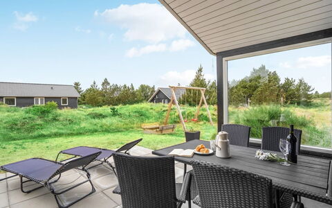 Soili - 1.2Km from the Sea: Hjem, Sommerhus, Veranda, Hårdttræ, Sidespor, Dæk, Skygge, Planke, Estate, Garden Bygninger