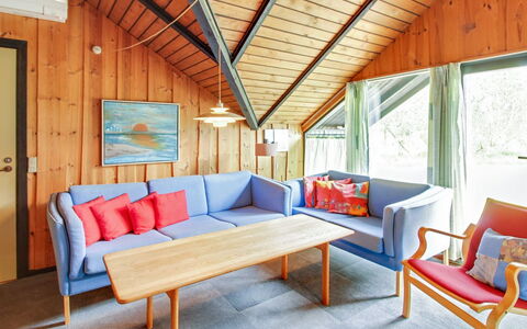Anka - 2Km from the Sea: Vegetationen, Busk, Forår, Sommerhus, Have, Skygge, Backyard, Gård, Stol