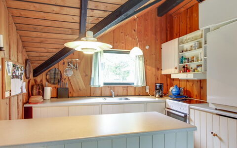 Anka - 2Km from the Sea: Vegetationen, Busk, Forår, Sommerhus, Have, Skygge, Backyard, Gård, Stol